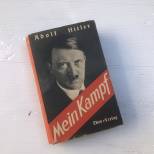 Livre Mein Kampf avec sa jaquette 