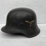 LW Casque Mdle 1942 un insigne et jugulaire cuir noir 