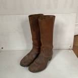 WH Paire de bottes troupe cloutées cuir marron 