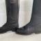 Paire de bottes officier cuir noir et embouchoirs 