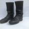 WH Paire de bottes cloutées cuir noir  troupe 