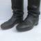 WH Paire de bottes cloutées cuir noir  troupe 