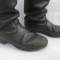 WH Paire de bottes cloutées cuir noir  troupe 