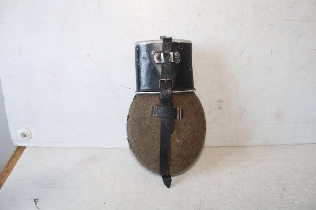 Gourde militaire ancienne d'occasion - Collection