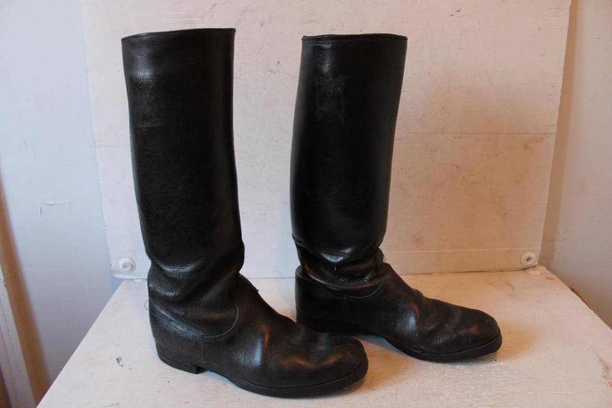 Bottes hautes en cuir d'officier britannique : style polo militaire - France